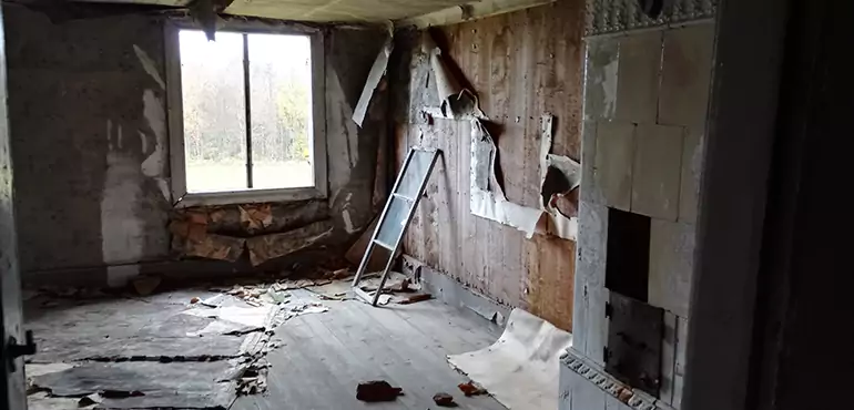 Why Selling a Distressed House Through Traditional Methods Fails in Maine